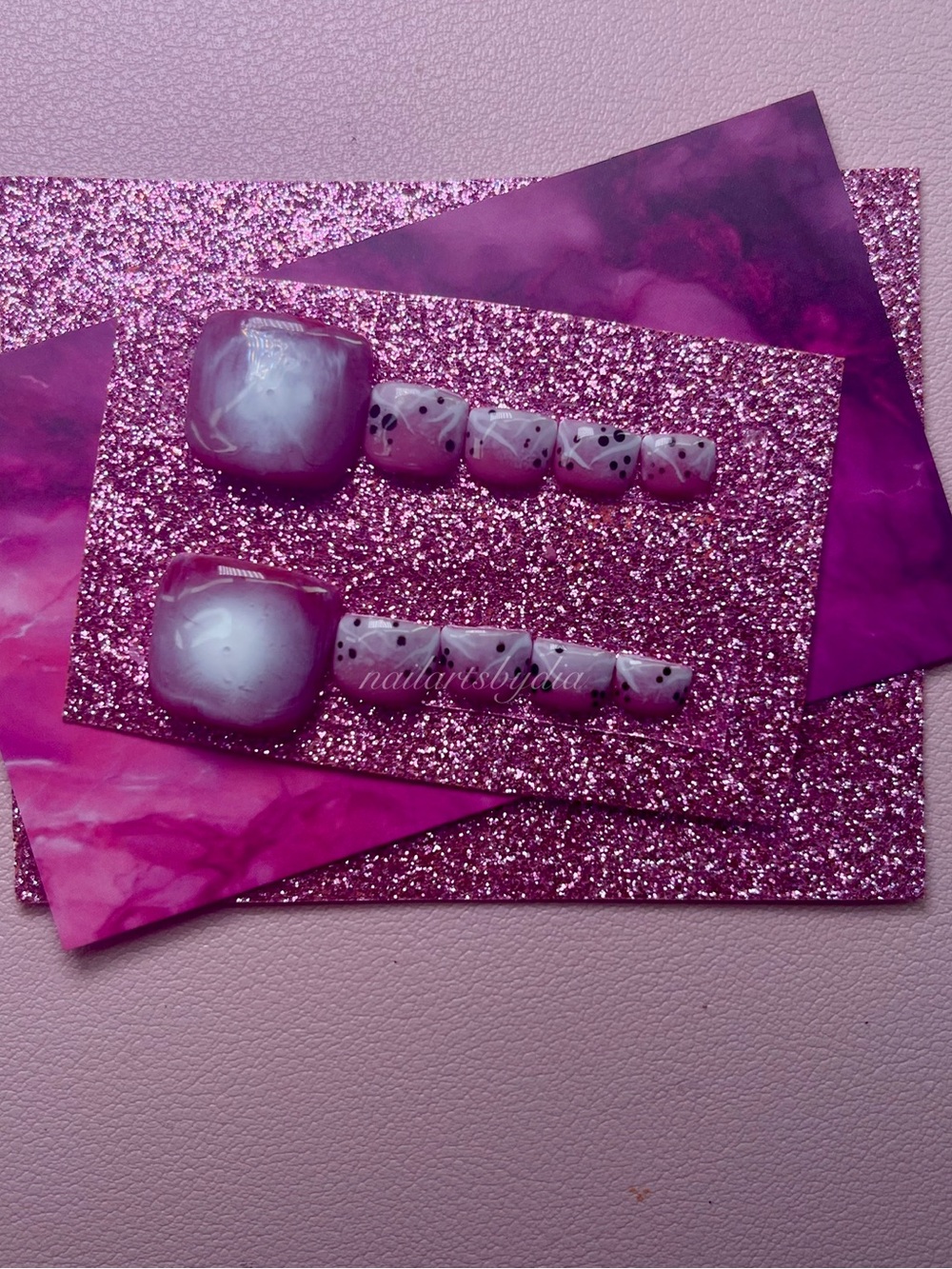 Nail Art Press-On Set in Pink Marble with Black Speckle